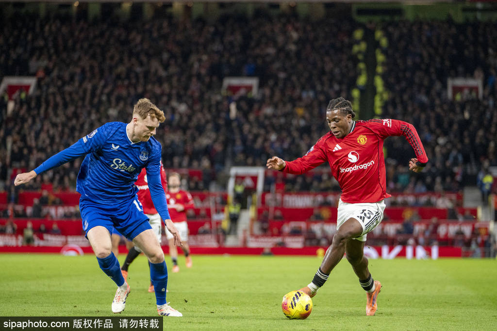 世界杯震撼一幕：孙颖莎让分全场掌声，赛场对手忍不住竖大拇指